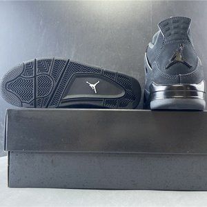 Air Jordan 4 “Black Cat” Size 9